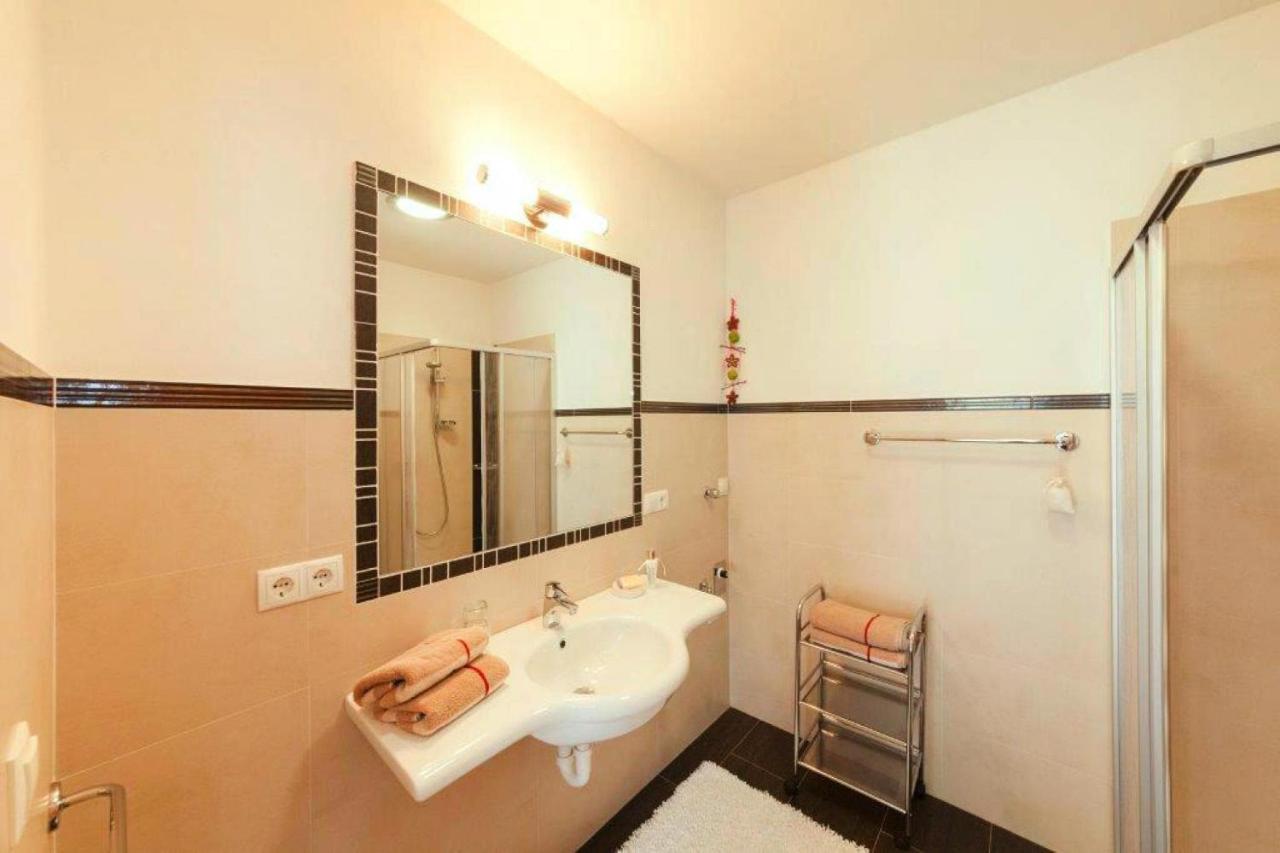 Apartment In Naz-Sciaves With Garden Natz-Schabs Екстериор снимка